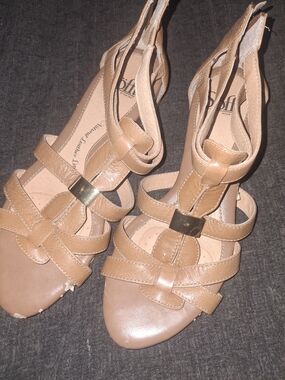 Sofft Tan Strappy Heeled Sandals with Gold Accent